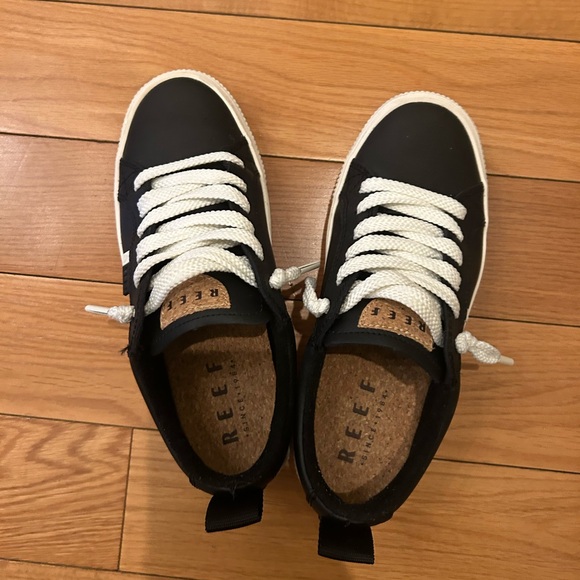 Reef Black Sneakers - Picture 2 of 8